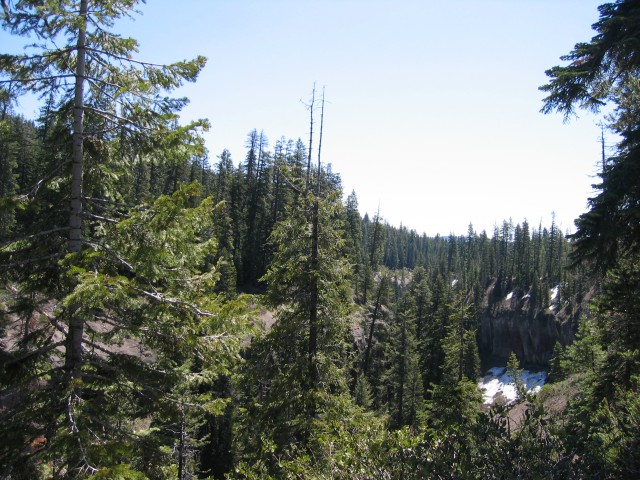 On the way into Crater Lake National Parik